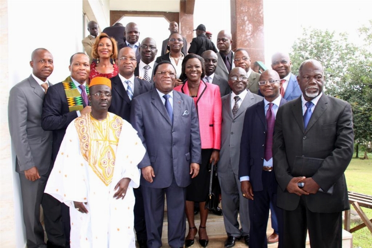 Élection présidentielle 2010 - La Cei remet affiches, liste définitive, bulletins aux candidats qui s`engagent au fair-play électoral